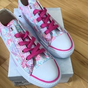 Airwalk kicks in floral.